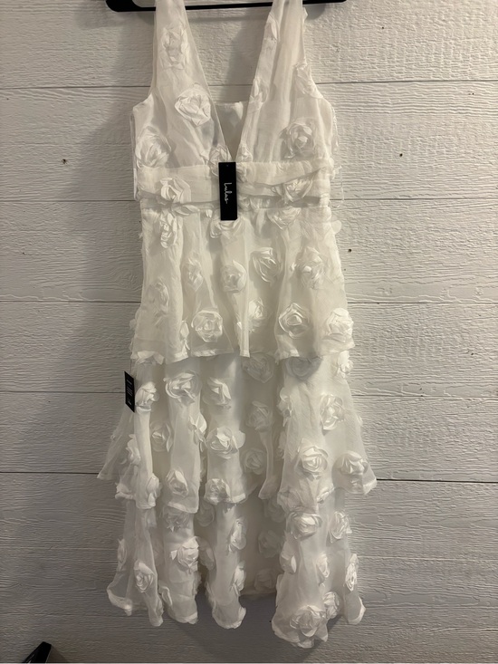 Lulus Dresses & Skirts - NEW LULUS WHITE ROSETTE MIDI